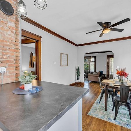 Beautifully Remodeled Duplex Apt In West Blvd Cleveland Extérieur photo
