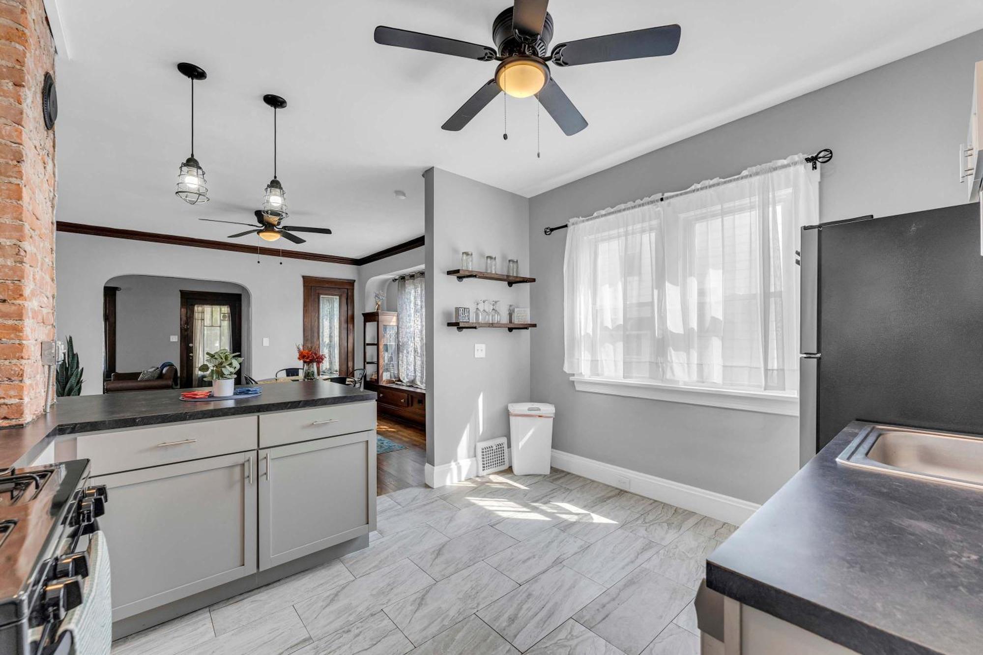 Beautifully Remodeled Duplex Apt In West Blvd Cleveland Extérieur photo
