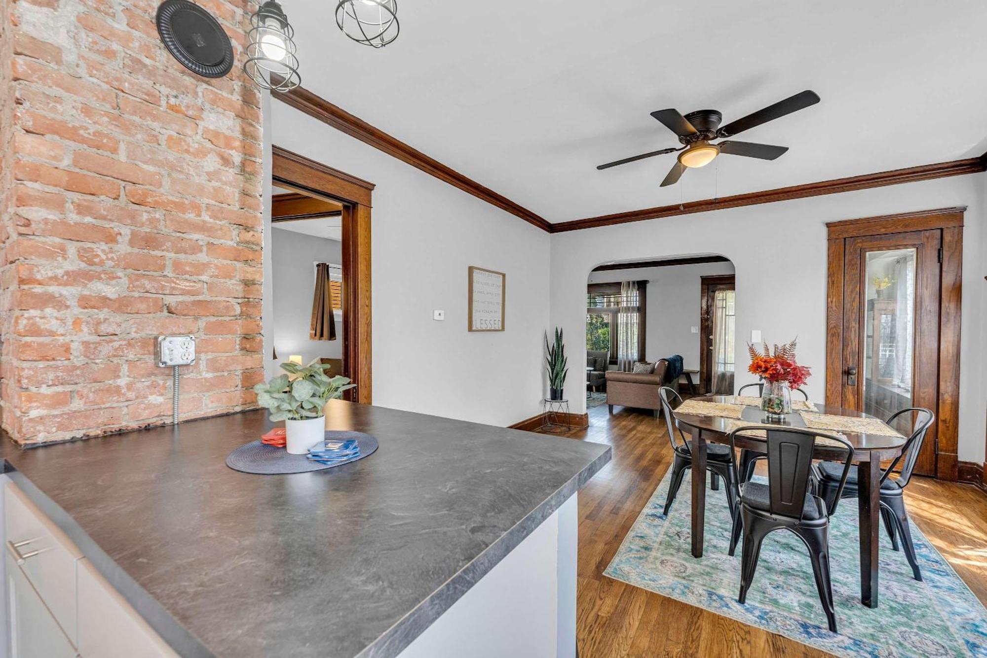 Beautifully Remodeled Duplex Apt In West Blvd Cleveland Extérieur photo